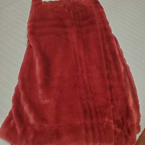 New Frye Faux Fur Carved Plaid Throw Blanket Rare Wine Color 50"x70" - Picture 9 of 10